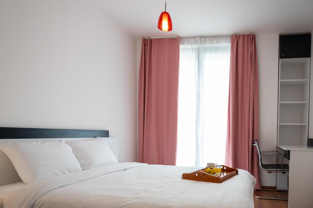 Sunny 1Bdr Apartment Near Center Софія Екстер'єр фото