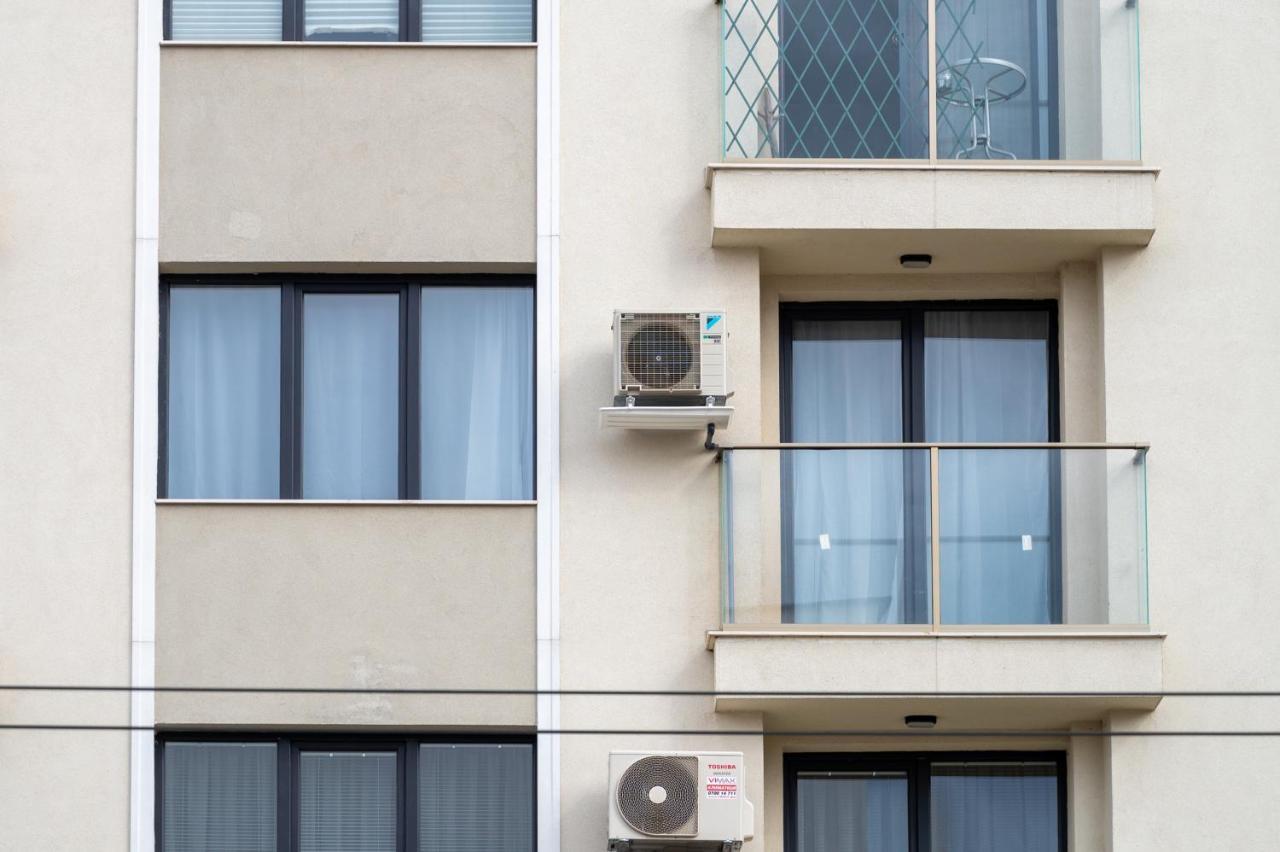 Sunny 1Bdr Apartment Near Center Софія Екстер'єр фото